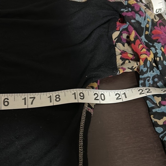 Anthropologie TINY Raye Black Floral
Sheer Sleeve Top Boho Round Neck Sz M - Picture 14 of 15
